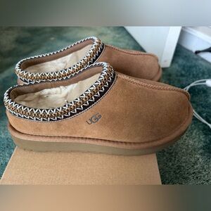 UGG Tasman